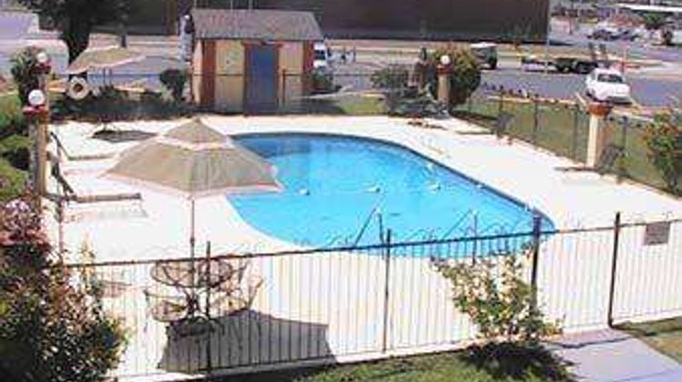 Days Inn Okmulgee Pool