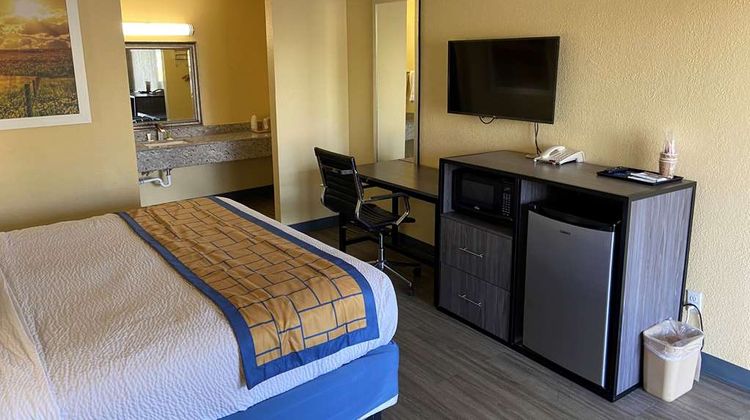 Days Inn Okmulgee Room
