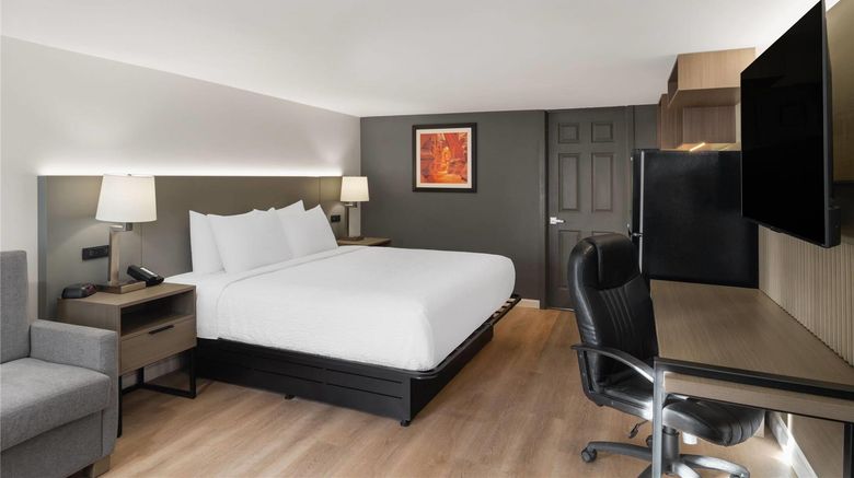 <b>Baymont by Wyndham Rock Springs Suite</b>. Images powered by <a href="https://iceportal.shijigroup.com/" title="IcePortal" target="_blank">IcePortal</a>.