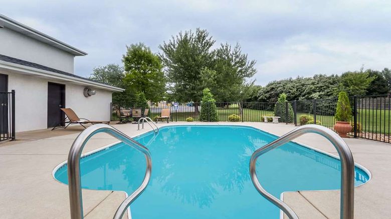 <b>Days Inn Battlefield Rd/Hwy 65 Pool</b>. Images powered by <a href="https://iceportal.shijigroup.com/" title="IcePortal" target="_blank">IcePortal</a>.