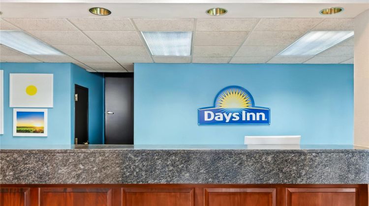 Days Inn Saint Pauls Lobby