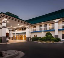 Days Inn Saint Pauls Exterior