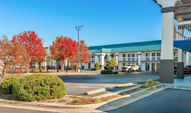 Days Inn Saint Pauls Exterior