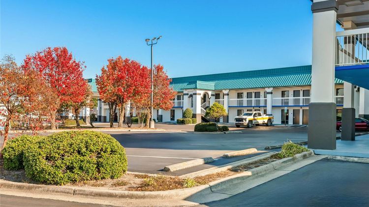 Days Inn Saint Pauls Exterior