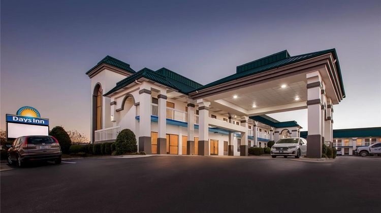 Days Inn Saint Pauls Exterior
