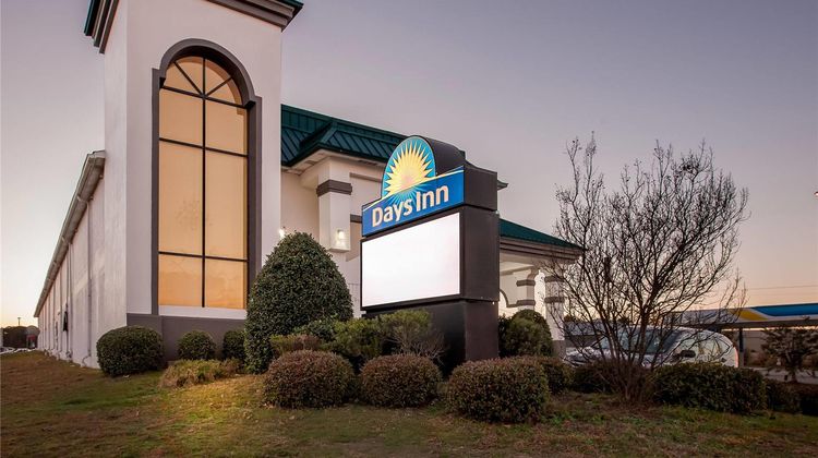 Days Inn Saint Pauls Exterior