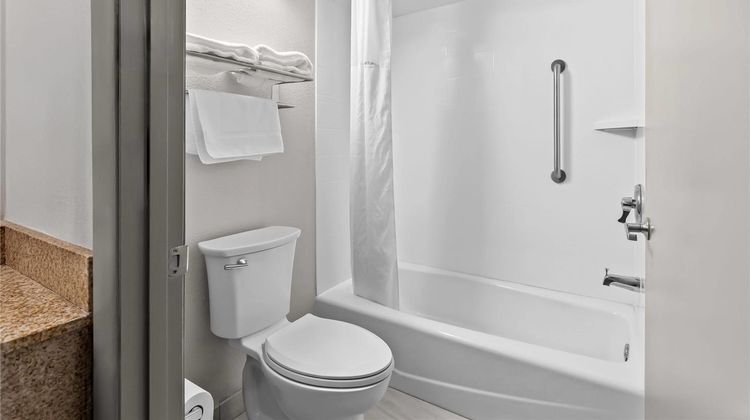 Days Inn Saint Pauls Room