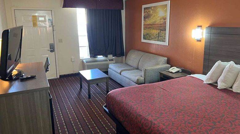 <b>Days Inn El Reno Room</b>. Images powered by <a href="https://iceportal.shijigroup.com/" title="IcePortal" target="_blank">IcePortal</a>.