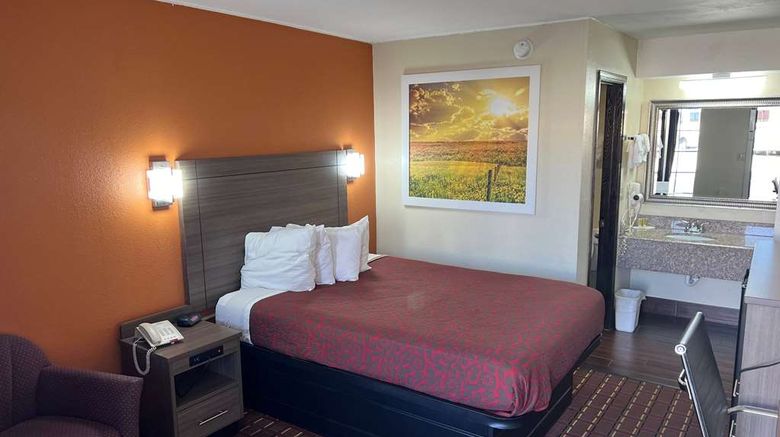 <b>Days Inn El Reno Room</b>. Images powered by <a href="https://iceportal.shijigroup.com/" title="IcePortal" target="_blank">IcePortal</a>.