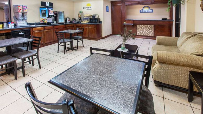 <b>Days Inn El Reno Lobby</b>. Images powered by <a href="https://iceportal.shijigroup.com/" title="IcePortal" target="_blank">IcePortal</a>.