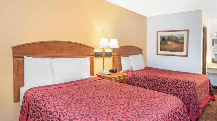 Days Inn Kingdom City Room