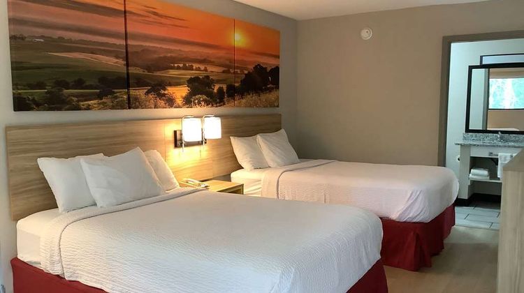 Days Inn Kingdom City Room