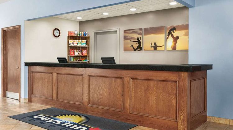 Days Inn London Lobby