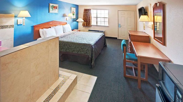 Super 8 by Wyndham Terrell Room