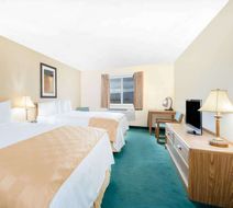 Days Inn & Suites Fargo 19th Ave Room
