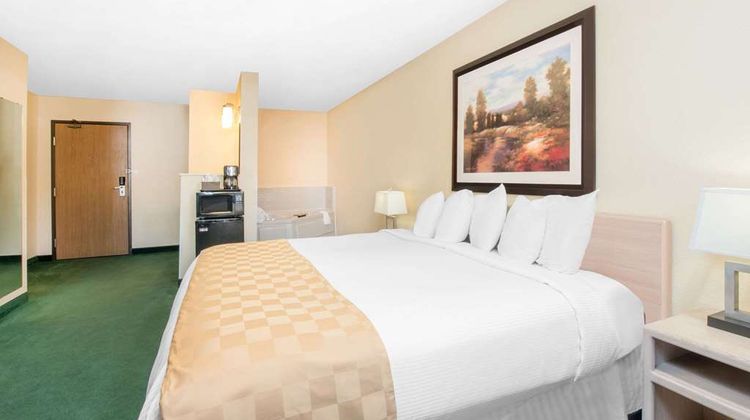 Days Inn & Suites Fargo 19th Ave Suite