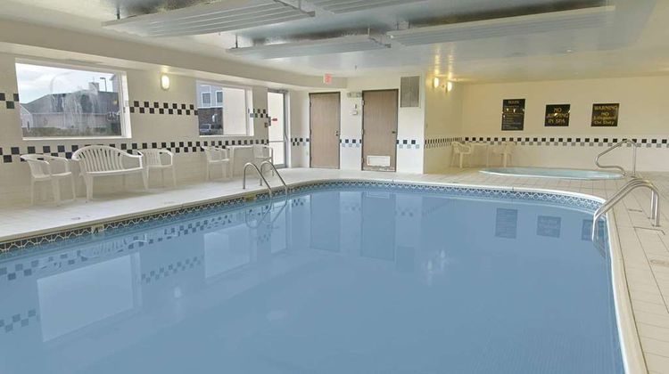 Days Inn & Suites Fargo 19th Ave Pool