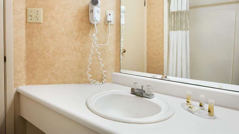 <b>Days Inn Brantford Room</b>. Images powered by <a href="https://iceportal.shijigroup.com/" title="IcePortal" target="_blank">IcePortal</a>.
