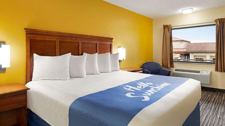 <b>Days Inn Oak Ridge Knoxville Room</b>. Images powered by <a href="https://iceportal.shijigroup.com/" title="IcePortal" target="_blank">IcePortal</a>.