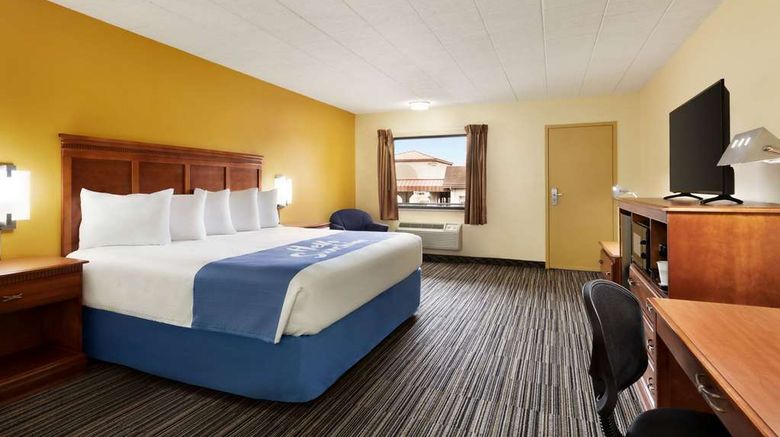 <b>Days Inn Oak Ridge Knoxville Room</b>. Images powered by <a href="https://iceportal.shijigroup.com/" title="IcePortal" target="_blank">IcePortal</a>.