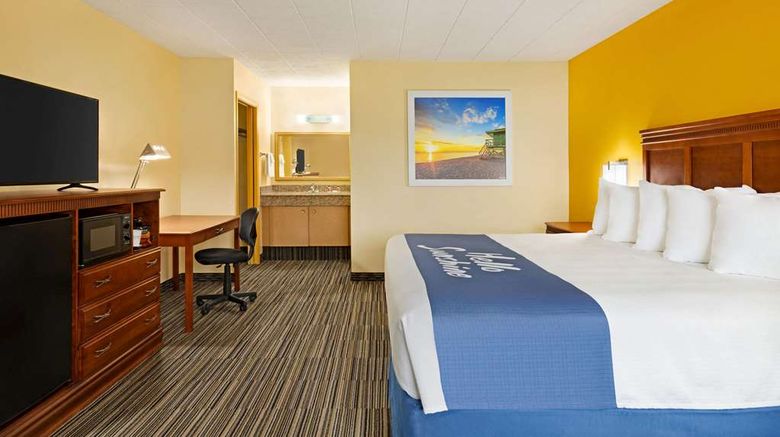 <b>Days Inn Oak Ridge Knoxville Room</b>. Images powered by <a href="https://iceportal.shijigroup.com/" title="IcePortal" target="_blank">IcePortal</a>.