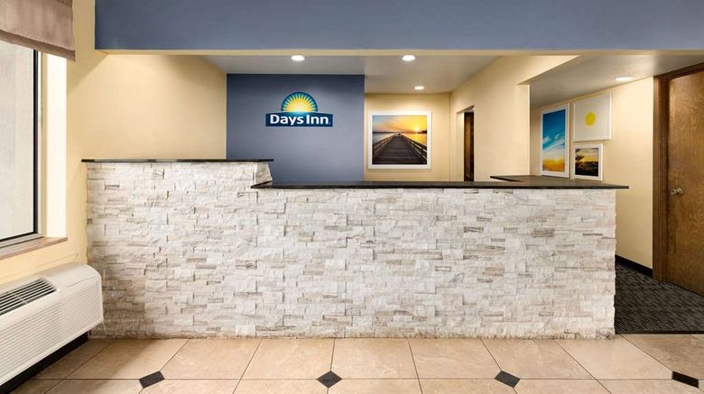 <b>Days Inn Oak Ridge Knoxville Lobby</b>. Images powered by <a href="https://iceportal.shijigroup.com/" title="IcePortal" target="_blank">IcePortal</a>.
