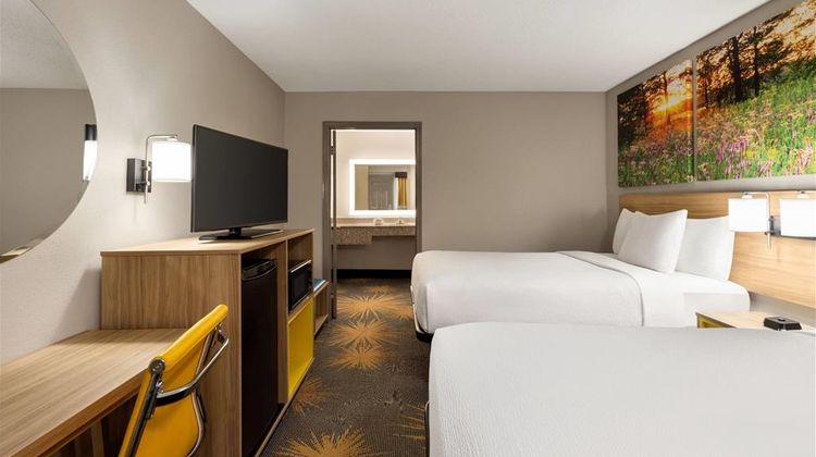 Days Inn Cartersville Room