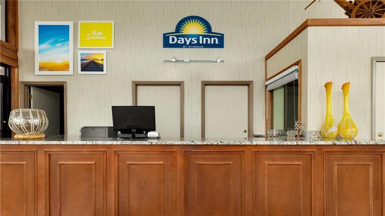 <b>Days Inn Cartersville Lobby</b>. Images powered by <a href="https://iceportal.shijigroup.com/" title="IcePortal" target="_blank">IcePortal</a>.