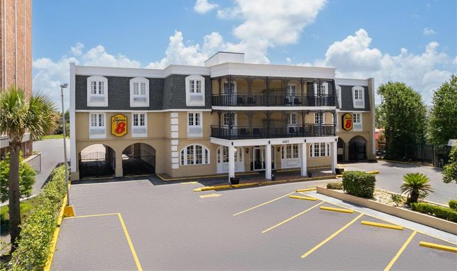 Super 8 New Orleans Exterior