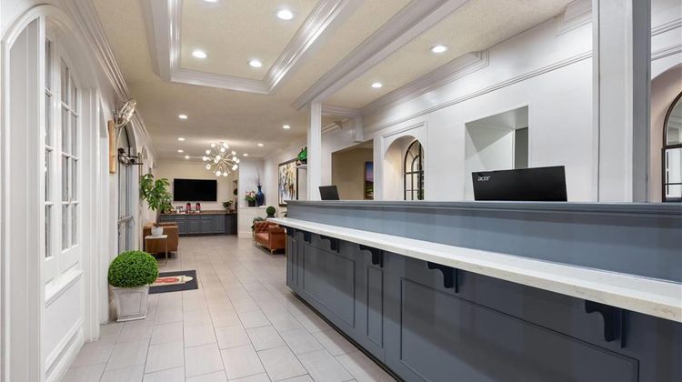 Super 8 New Orleans Lobby