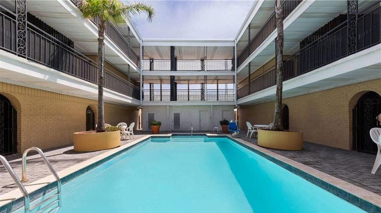 Super 8 New Orleans Pool