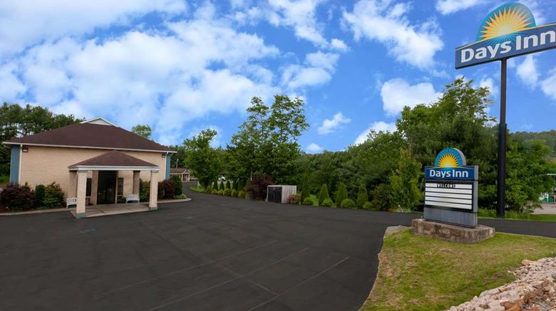 <b>Days Inn by Wyndham Donegal Exterior</b>. Images powered by <a href="https://iceportal.shijigroup.com/" title="IcePortal" target="_blank">IcePortal</a>.