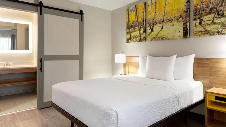 <b>Days Inn Worland Room</b>. Images powered by <a href="https://iceportal.shijigroup.com/" title="IcePortal" target="_blank">IcePortal</a>.