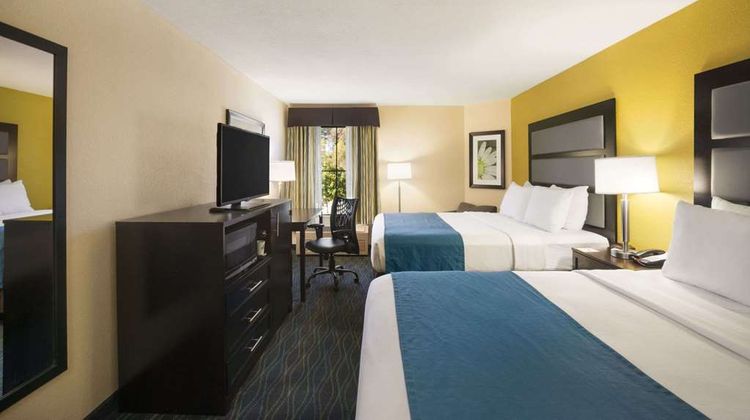 Days Inn & Suites Commerce Room