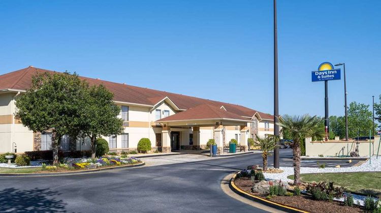 Days Inn & Suites Commerce Exterior