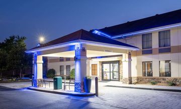 Days Inn & Suites Commerce