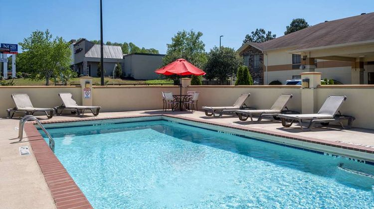 Days Inn & Suites Commerce Pool