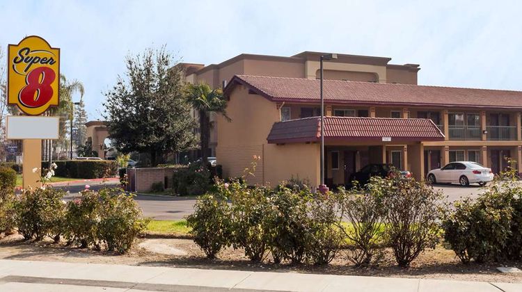 Super 8 Visalia Exterior