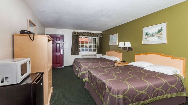 <b>Super 8 Visalia Room</b>. Images powered by <a href="https://iceportal.shijigroup.com/" title="IcePortal" target="_blank">IcePortal</a>.