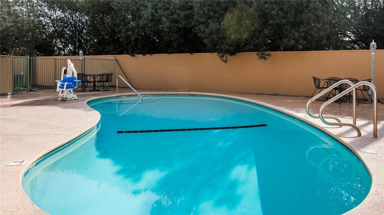 Super 8 Visalia Pool