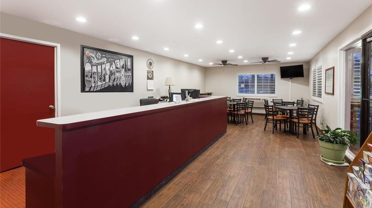 Super 8 Visalia Lobby