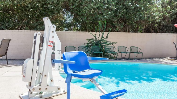 Super 8 Visalia Pool