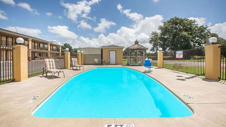 <b>Days Inn Tallulah Pool</b>. Images powered by <a href="https://iceportal.shijigroup.com/" title="IcePortal" target="_blank">IcePortal</a>.