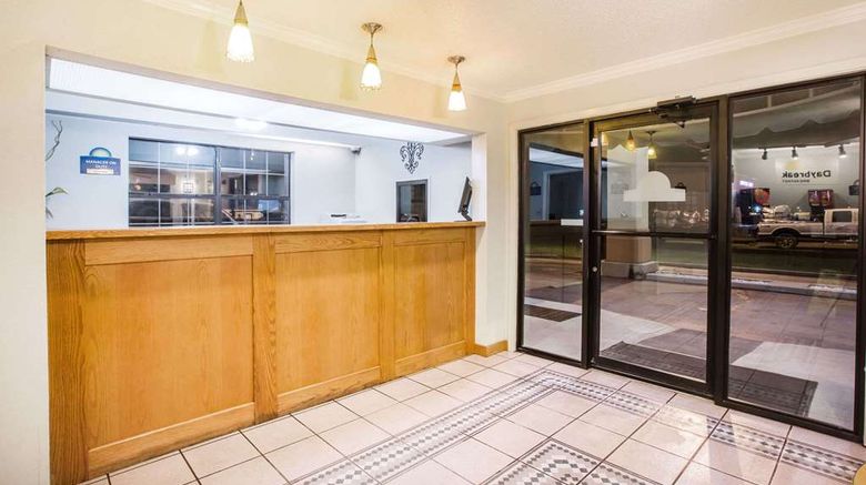 <b>Days Inn Tallulah Lobby</b>. Images powered by <a href="https://iceportal.shijigroup.com/" title="IcePortal" target="_blank">IcePortal</a>.