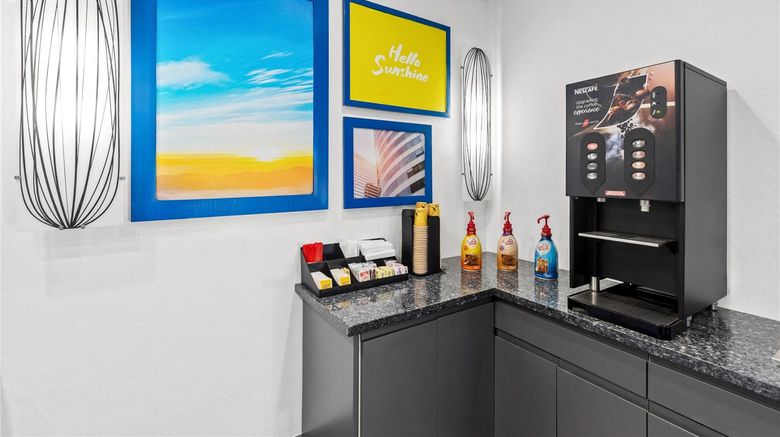 <b>Days Inn South/Oyster Point Airport Lobby</b>. Images powered by <a href="https://iceportal.shijigroup.com/" title="IcePortal" target="_blank">IcePortal</a>.