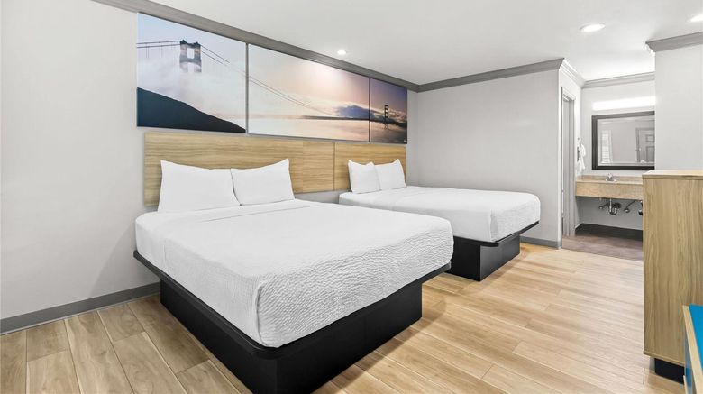 <b>Days Inn South/Oyster Point Airport Room</b>. Images powered by <a href="https://iceportal.shijigroup.com/" title="IcePortal" target="_blank">IcePortal</a>.