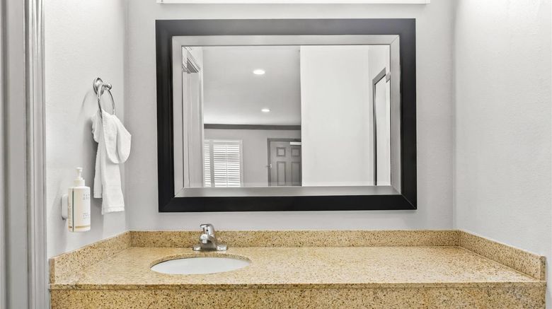 <b>Days Inn South/Oyster Point Airport Room</b>. Images powered by <a href="https://iceportal.shijigroup.com/" title="IcePortal" target="_blank">IcePortal</a>.