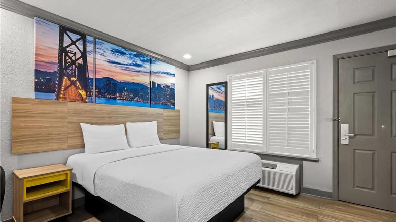 <b>Days Inn South/Oyster Point Airport Room</b>. Images powered by <a href="https://iceportal.shijigroup.com/" title="IcePortal" target="_blank">IcePortal</a>.