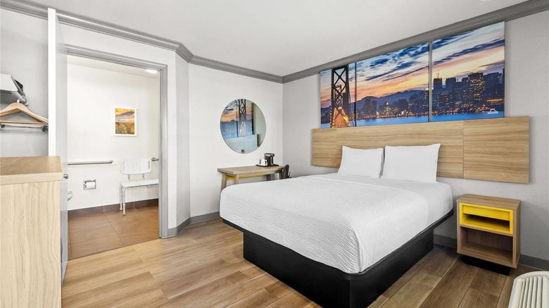 <b>Days Inn South/Oyster Point Airport Room</b>. Images powered by <a href="https://iceportal.shijigroup.com/" title="IcePortal" target="_blank">IcePortal</a>.