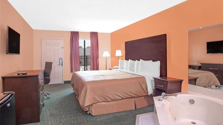 <b>Days Inn Moulton Suite</b>. Images powered by <a href="https://iceportal.shijigroup.com/" title="IcePortal" target="_blank">IcePortal</a>.
